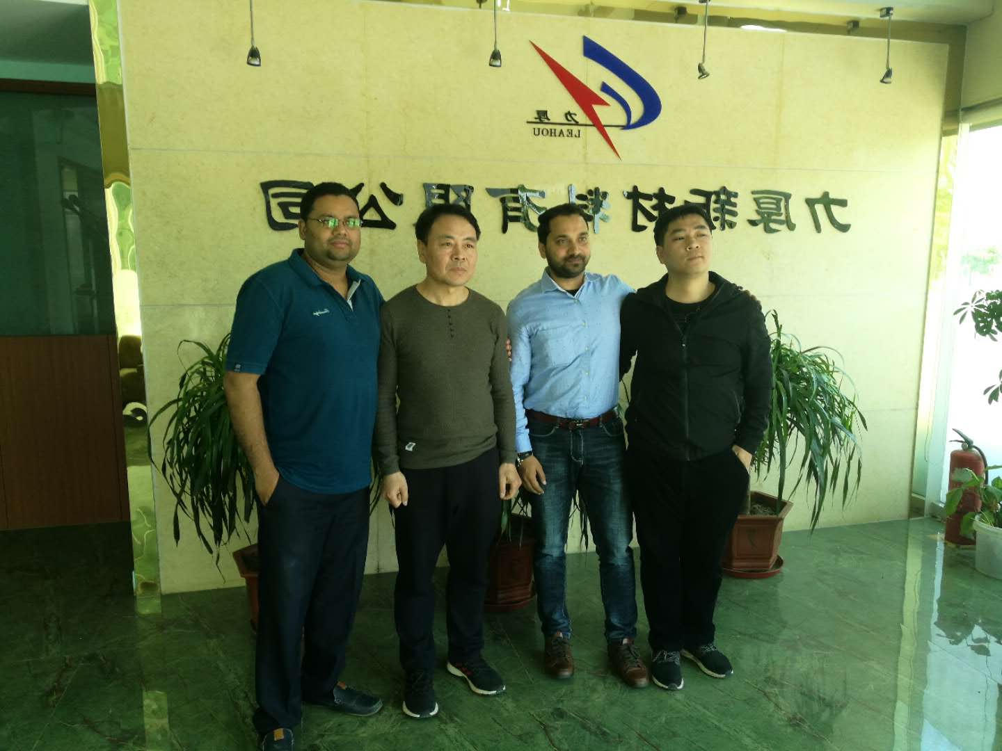 印度aistrendz皮革厂总经理Ashfaq Ansari等人来我公司洽谈业务